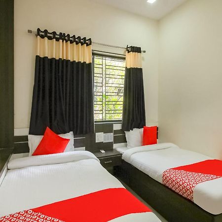 Hotel O Unique Inn Dhule Екстер'єр фото