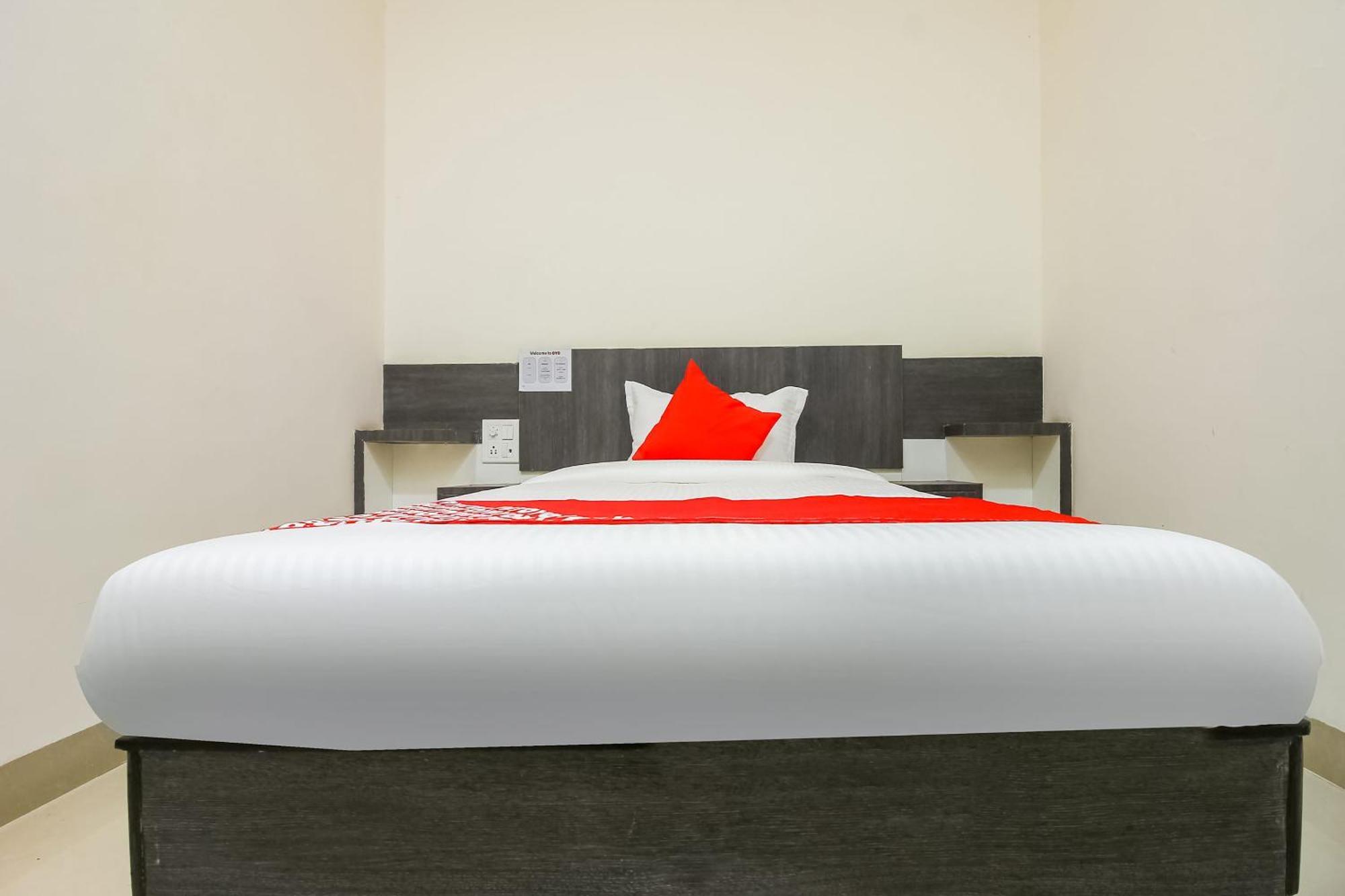 Hotel O Unique Inn Dhule Екстер'єр фото