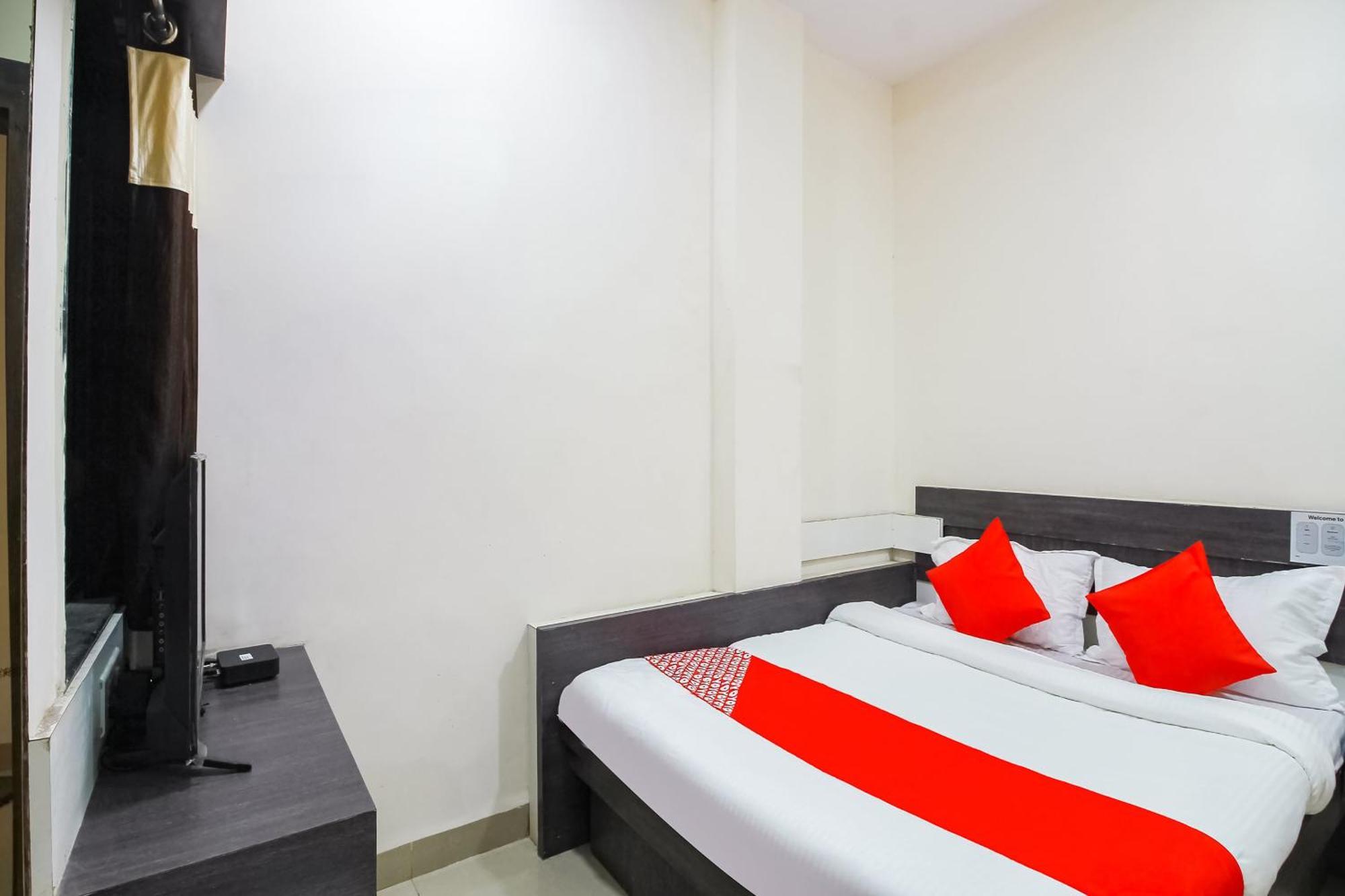 Hotel O Unique Inn Dhule Екстер'єр фото