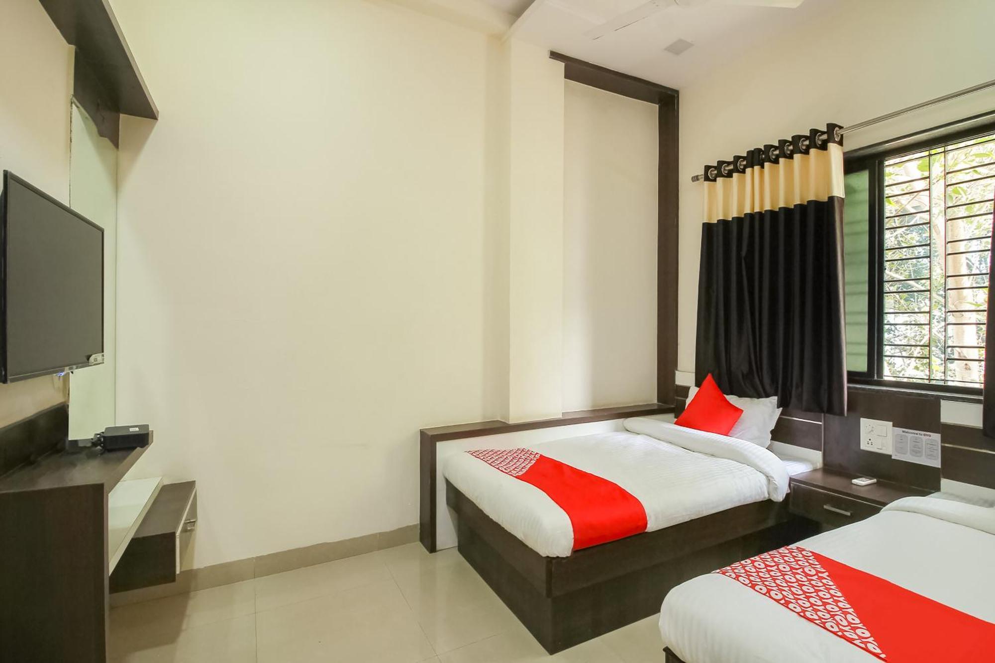 Hotel O Unique Inn Dhule Екстер'єр фото