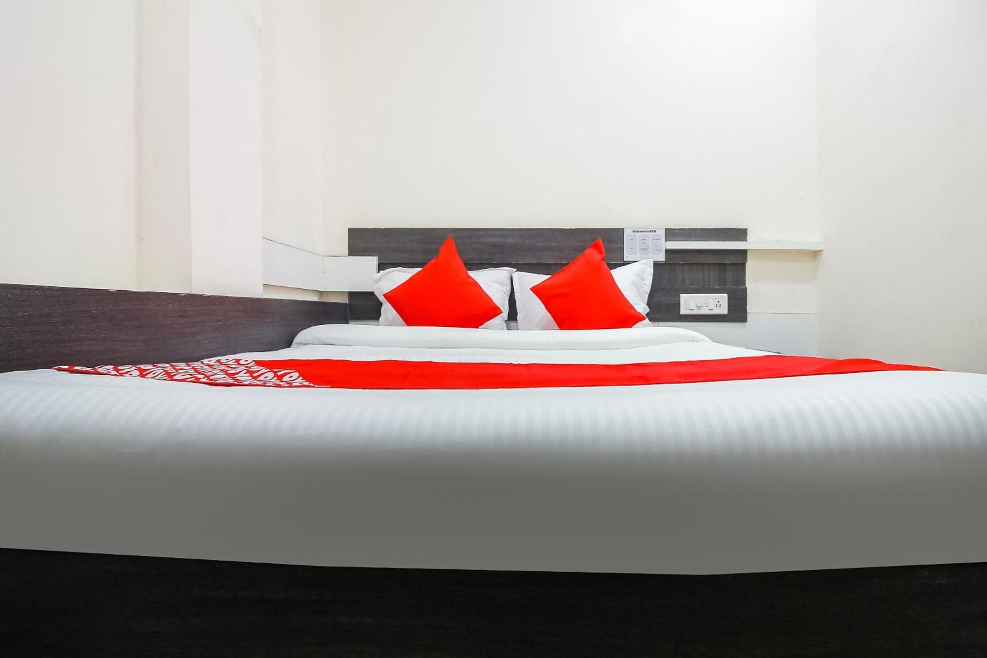 Hotel O Unique Inn Dhule Екстер'єр фото