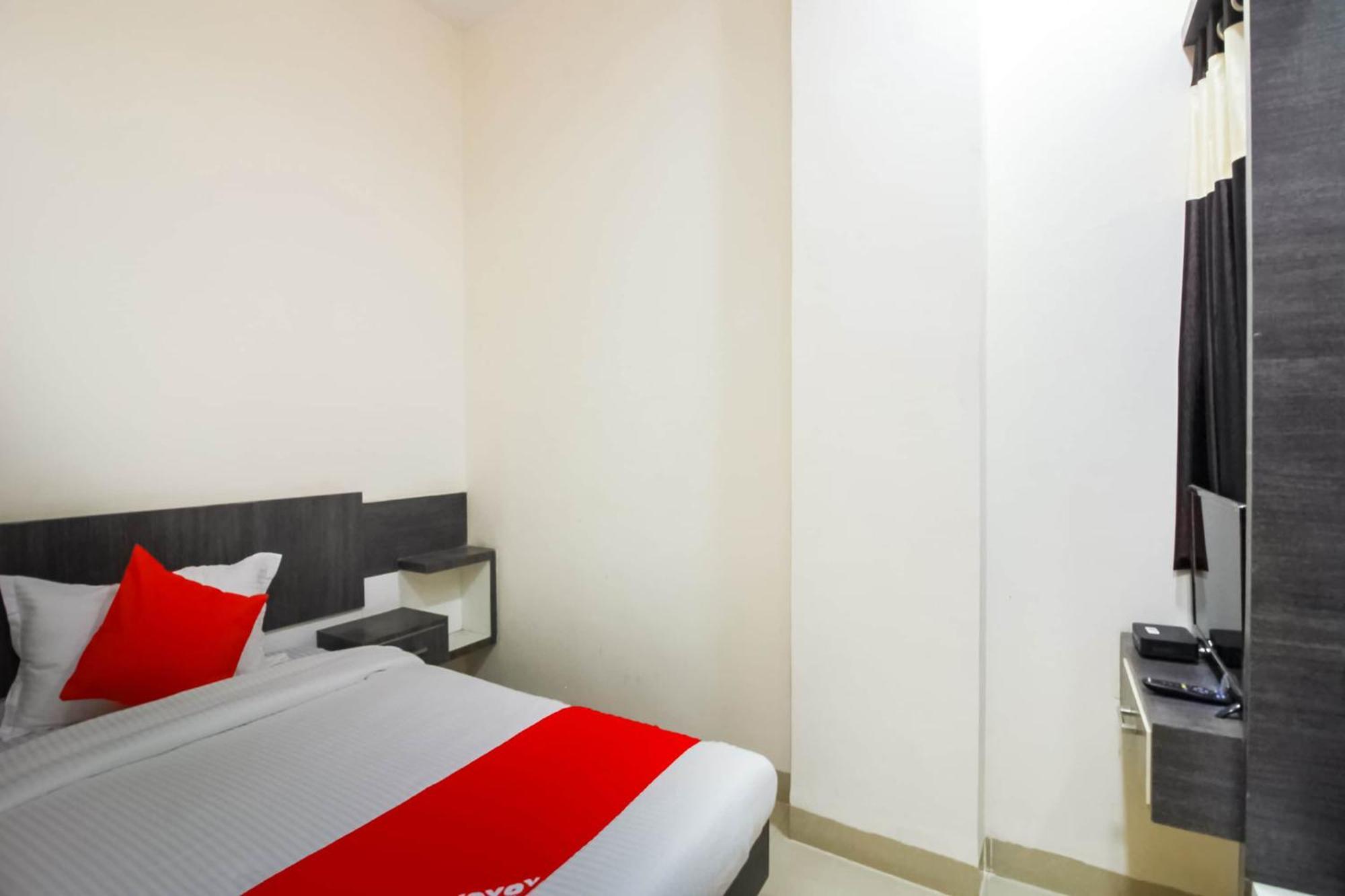 Hotel O Unique Inn Dhule Екстер'єр фото