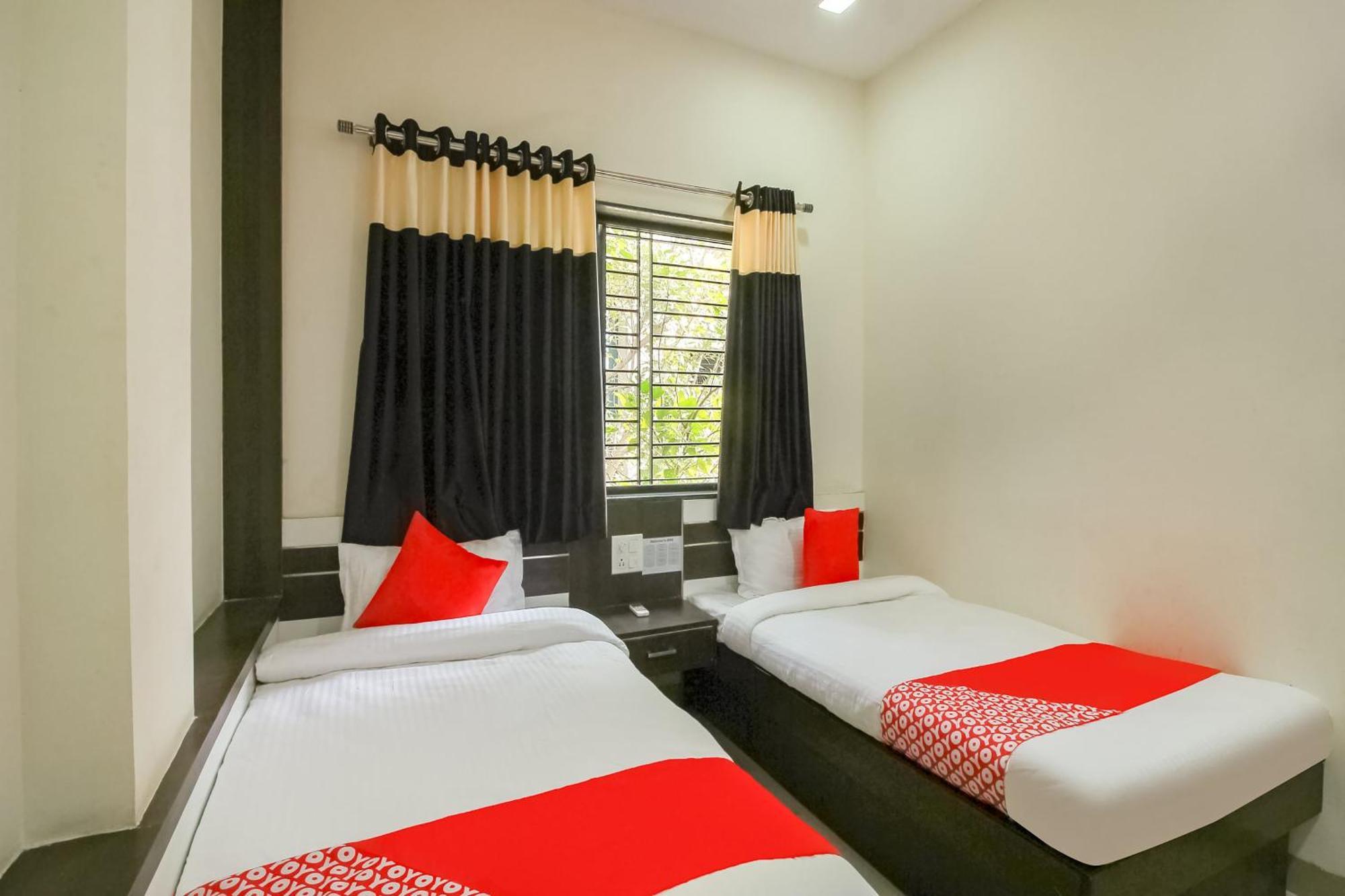Hotel O Unique Inn Dhule Екстер'єр фото