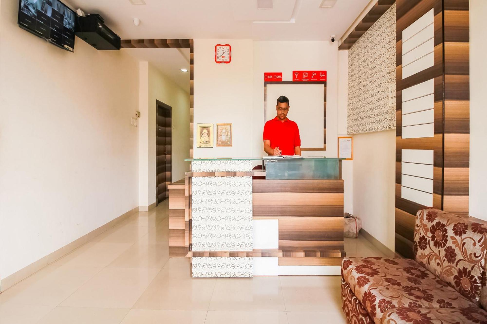 Hotel O Unique Inn Dhule Екстер'єр фото